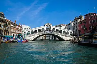 Rialto Bridge (1591) over the Grand Canal in Venice, Italy
