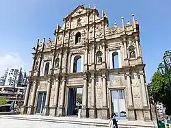 Ruins of a church, with the front facade rather preserved