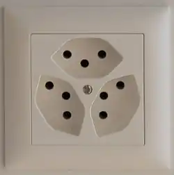 Type 13 triple socket (10&nbsp;A)