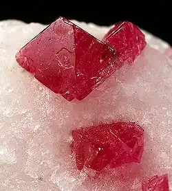 Spinel on marble, Lục Yên District