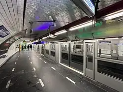 Line 1 platforms