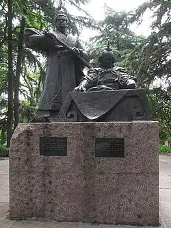 Statues of Sun Quan (left) and Sun Ce.[where?]