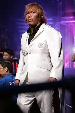 Tetsuya Naito (L)