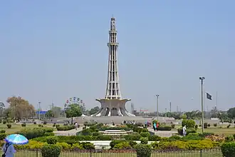 Minar-e-Pakistan and its lush surroundings