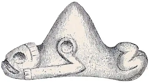 Three-pointed stone which was in the private collection of Mr. Yunghannis of Bayamón, in the late 19th century[12]
