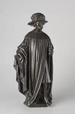 Figure C: Man wearing a fur hat and crown with a large central jewel. An ermine insignia of the Golden Fleece is attached to his collar.[29] His left arm is lost.
