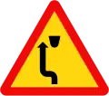 246b: Median strip ahead - pass on left side