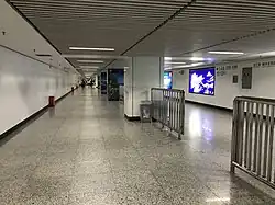 Transfer passage between the two station halls of Line 2 & Line 7