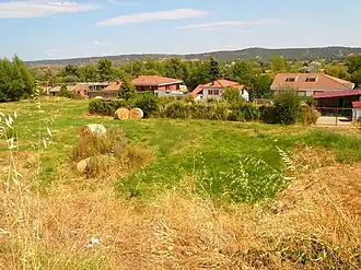 View of a group of houses in Villaquilambre, surrounded by green