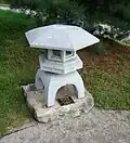 Four-legged yukimi-dōrō
