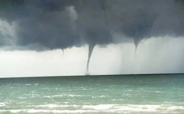 A family of four waterspouts seen on Lake Huron, 9&nbsp;September 1999